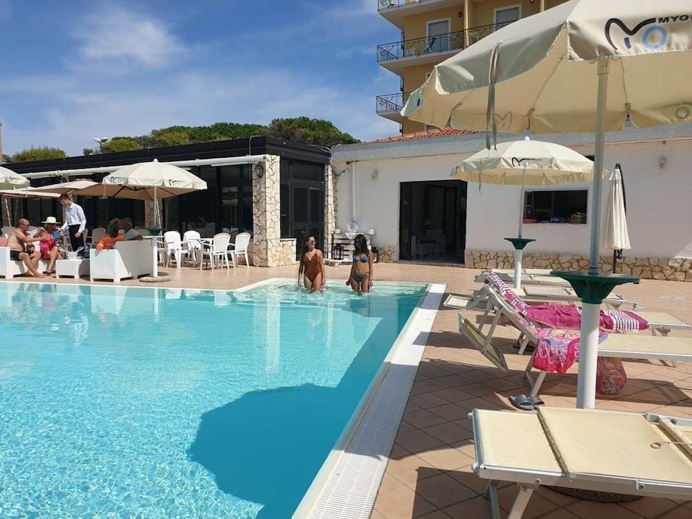 Hotel Club Sabbiadoro Battipaglia Eksteriør billede
