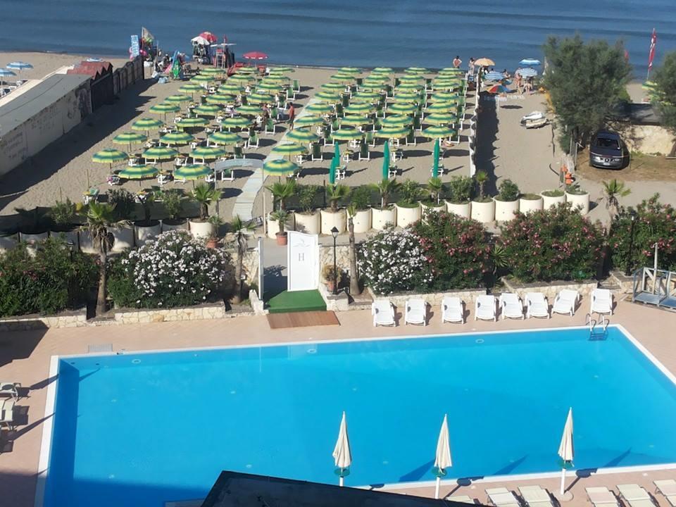 Hotel Club Sabbiadoro Battipaglia Eksteriør billede